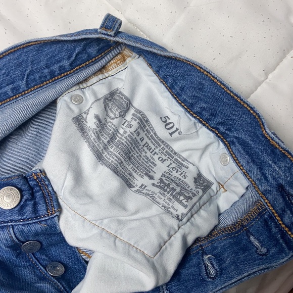 Levi’s ripped jean shorts - Picture 5 of 5